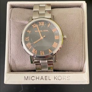 ✨ MICHAEL KORS WATCH ✨Never Worn, tags attached